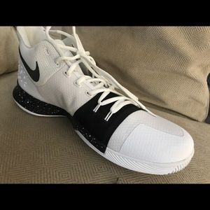 Brand new Nike Kyrie 3 TB